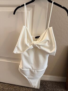 Lulu's White Bow-Front Spaghetti Strap Bodysuit